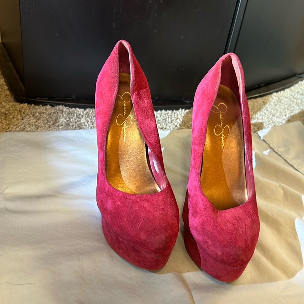 Jessica Simpsons Magenta Suede Pumps 9